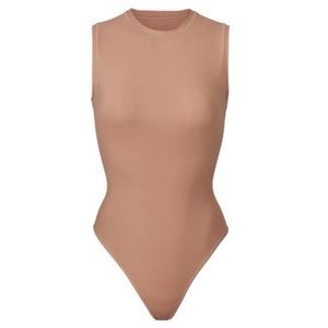SKIMS BODY BASICS CREW NECK BODYSUIT - NUDE